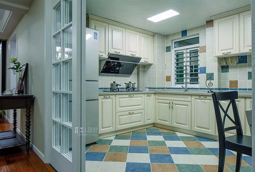 冰箱不一定要在厨房，放这两处更适合小户型！